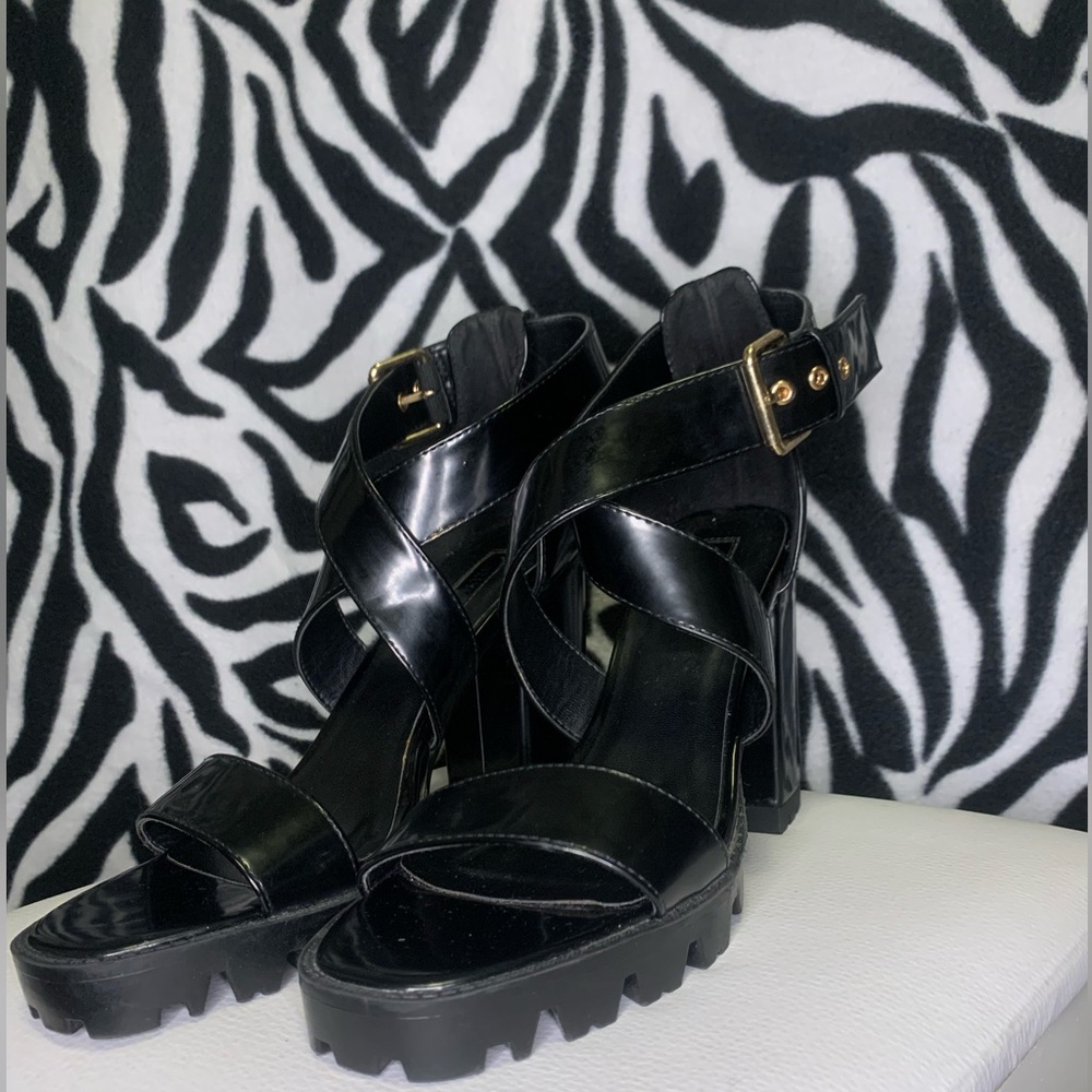 Forever 21 Faux leather black heel size 8